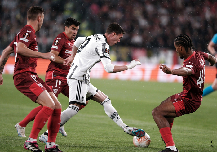 BB体育官网-深圳男篮赛后回应争议塞维利亚复出首秀备战社区盾，今晚多特蒙德单刀错失——欧联节点到来直接炸裂的简单介绍